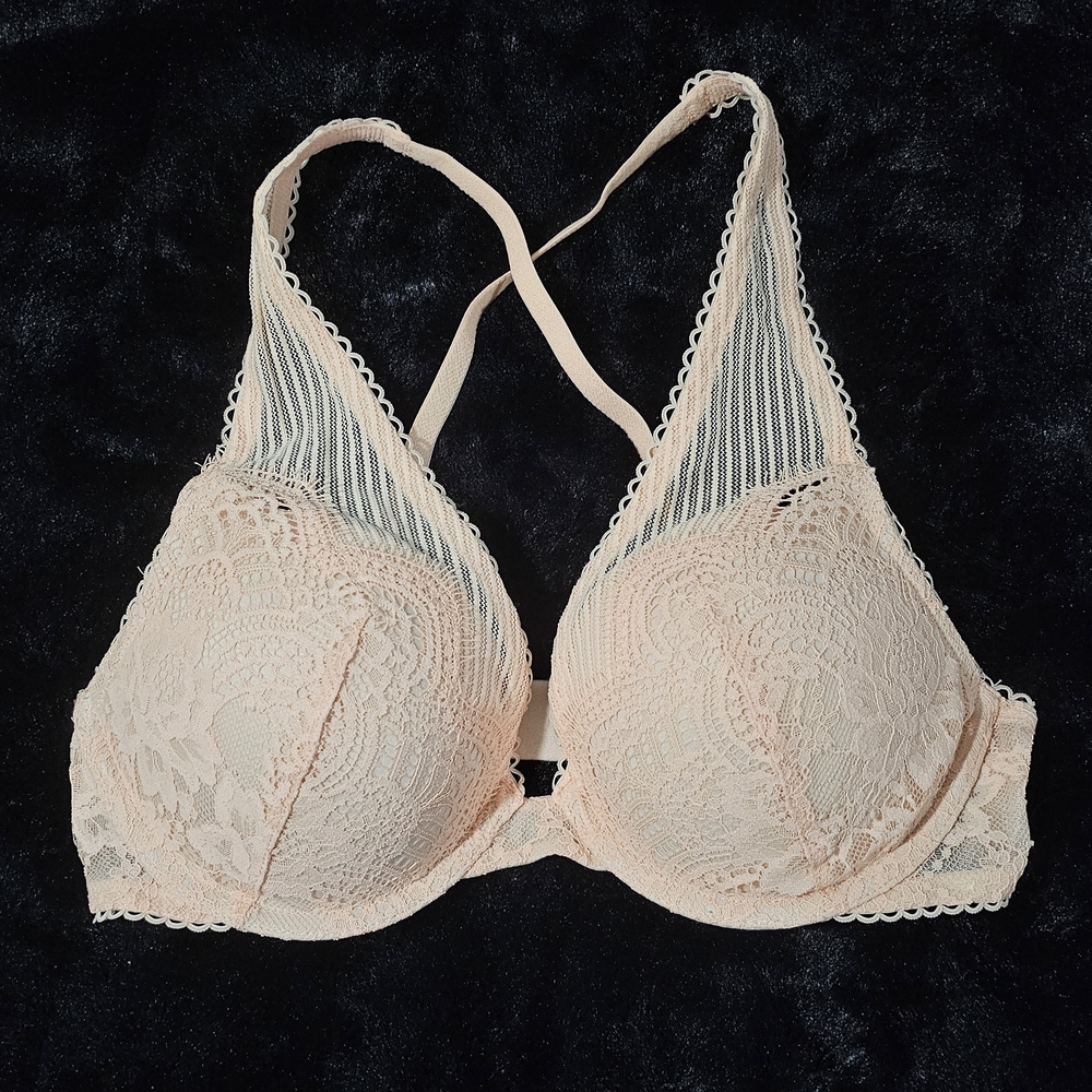 Victoria's Secret Lace Bra in Light Peach 34C